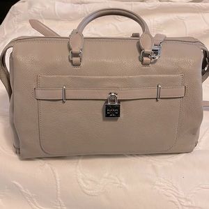 Top handle speedy style authentic Tory Burch!!